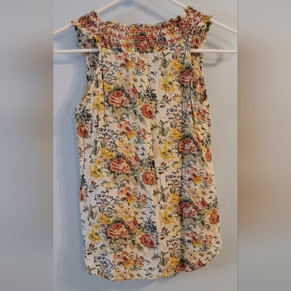 American Rag xs floral sleeveless top decorative stitching and buttons - Picture 3 of 6